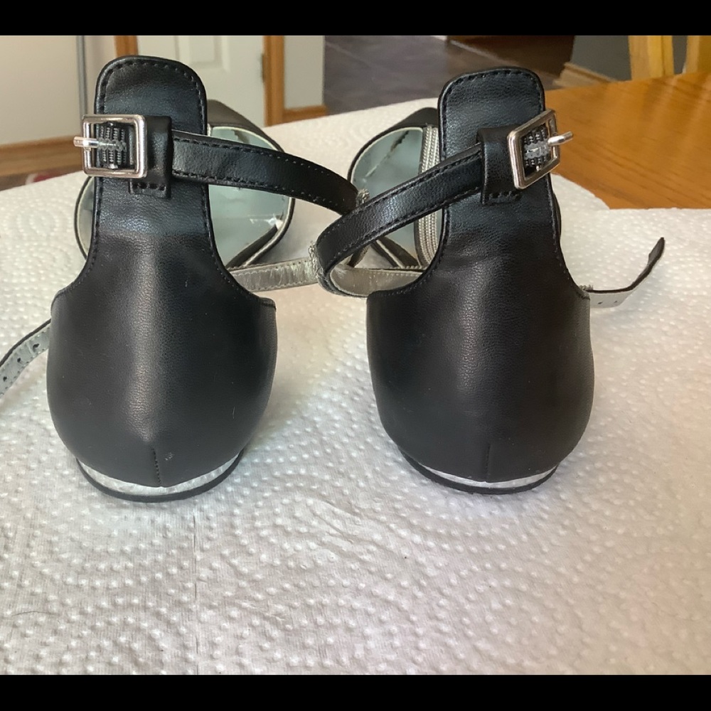 Guess Shoes - Picture 4 of 5